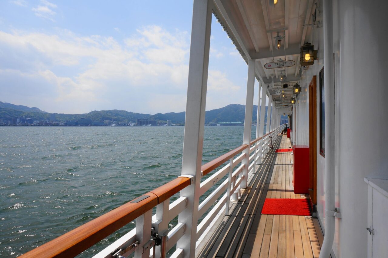 烏丸半島ミシガン花火鑑賞船