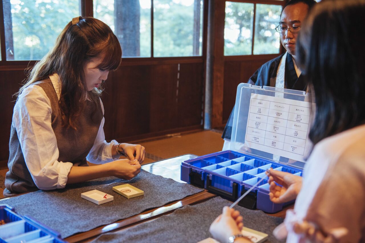 三井寺オリジナル腕輪念珠づくり